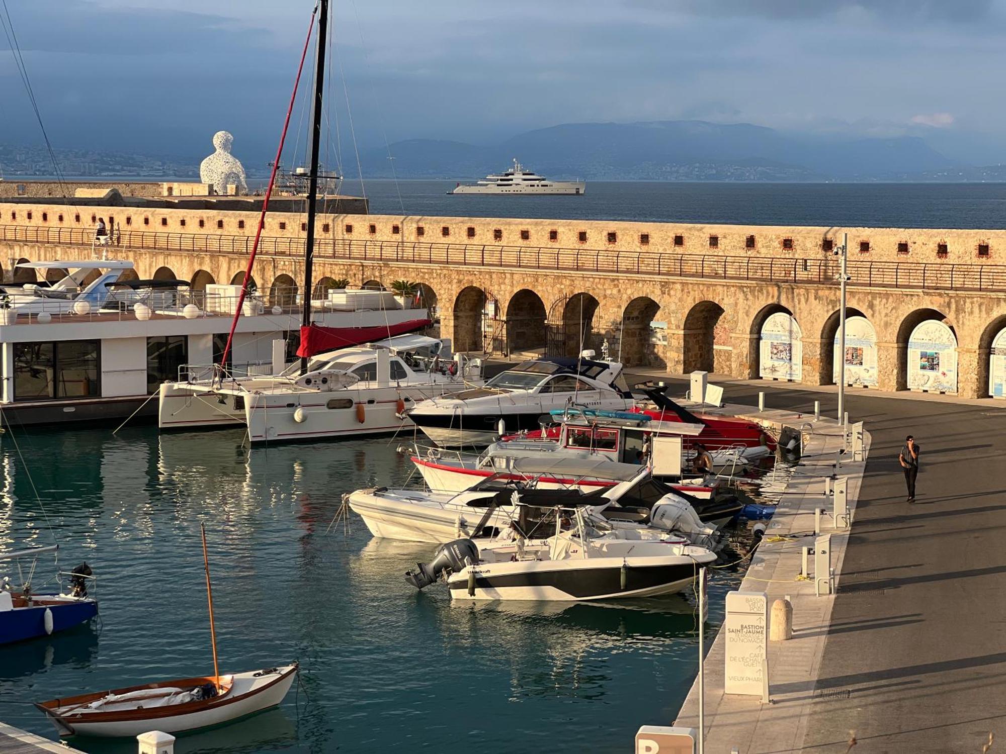 Location Cote D Azur Hotel Antibes Buitenkant foto
